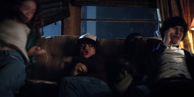 Stranger_Things_S02E09_mp41133.jpg
