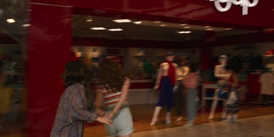 Stranger_Things_S03E02_mp48089.jpg