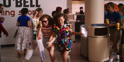 Stranger_Things_S03E02_mp48637.jpg