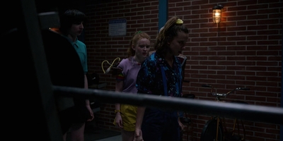 Stranger_Things_S03E04_mp45679.jpg