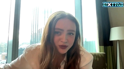 2022-11-03_-_extratv_-_Dear_Zoe_Interview_mp46613.jpg
