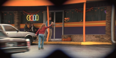 Stranger_Things_S02E01_mp41833.jpg