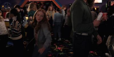 Stranger_Things_S02E05_mp42408.jpg