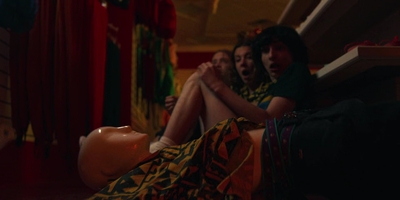 Stranger_Things_S03E08_mp48465.jpg