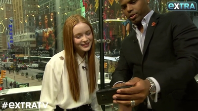 2017-12-02_-_extratv_-_Stranger_Things_S02_Interview_mp44889.jpg