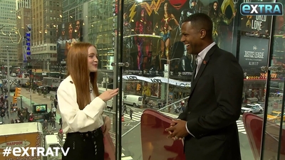 2017-12-02_-_extratv_-_Stranger_Things_S02_Interview_mp44914.jpg