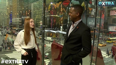 2017-12-02_-_extratv_-_Stranger_Things_S02_Interview_mp44922.jpg