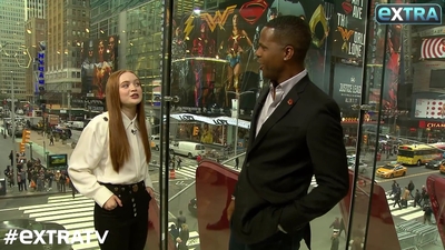 2017-12-02_-_extratv_-_Stranger_Things_S02_Interview_mp44923.jpg