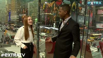 2017-12-02_-_extratv_-_Stranger_Things_S02_Interview_mp44924.jpg