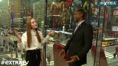 2017-12-02_-_extratv_-_Stranger_Things_S02_Interview_mp44928.jpg