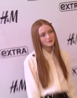 2017-12-02_-_extratv_-_Stranger_Things_S02_Interview_mp44887.jpg