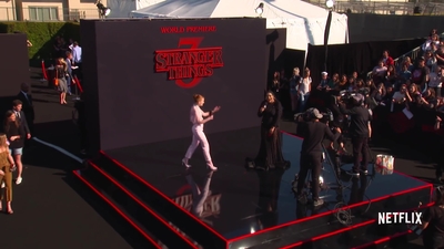 2019-06-28_-_Stranger_Things_Season_3_Premiere_4_mp43519.jpg