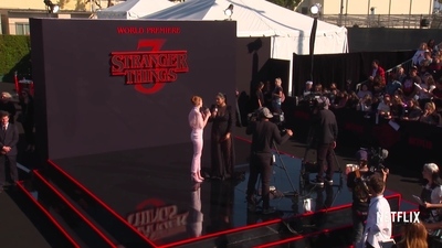 2019-06-28_-_Stranger_Things_Season_3_Premiere_4_mp43594.jpg