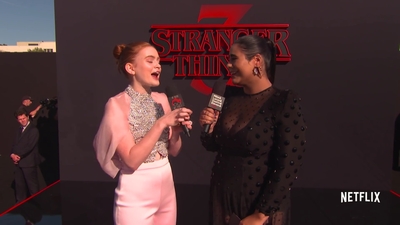 2019-06-28_-_Stranger_Things_Season_3_Premiere_4_mp43611.jpg