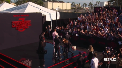 2019-06-28_-_Stranger_Things_Season_3_Premiere_4_mp43686.jpg