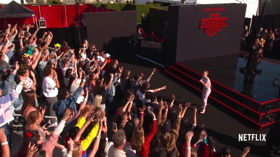 2019-06-28_-_Stranger_Things_Season_3_Premiere_4_mp43709.jpg