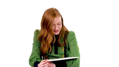 2019-07-29_-_Netlix_-_Sadie_Sink_Gives_Break_Up_Advice_mp46032.jpg