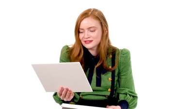 2019-07-29_-_Netlix_-_Sadie_Sink_Gives_Break_Up_Advice_mp46171.jpg