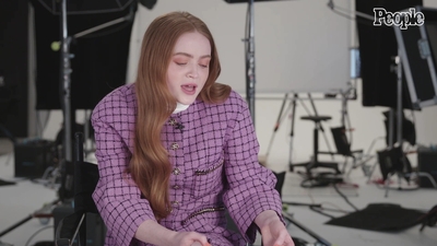 2022-04-29_-_People_-_Sadie_Sink_Says_She_Feels_Much_More_Comfortable_With_Herself_at_20_mp40147.jpg