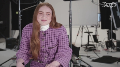 2022-04-29_-_People_-_Sadie_Sink_Says_She_Feels_Much_More_Comfortable_With_Herself_at_20_mp40155.jpg