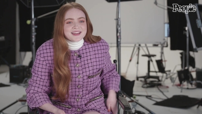 2022-04-29_-_People_-_Sadie_Sink_Says_She_Feels_Much_More_Comfortable_With_Herself_at_20_mp40159.jpg