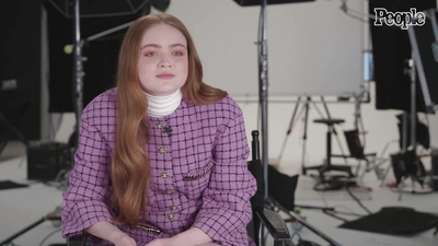 2022-04-29_-_People_-_Sadie_Sink_Says_She_Feels_Much_More_Comfortable_With_Herself_at_20_mp40164.jpg