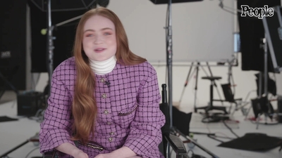 2022-04-29_-_People_-_Sadie_Sink_Says_She_Feels_Much_More_Comfortable_With_Herself_at_20_mp40165.jpg