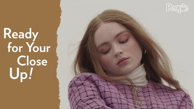 2022-04-29_-_People_-_Sadie_Sink_Says_She_Feels_Much_More_Comfortable_With_Herself_at_20_mp40169.jpg