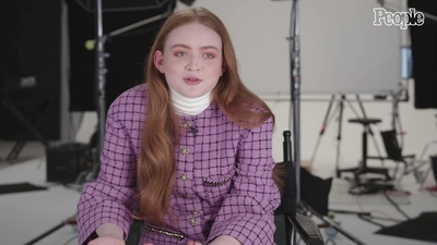 2022-04-29_-_People_-_Sadie_Sink_Says_She_Feels_Much_More_Comfortable_With_Herself_at_20_mp40183.jpg