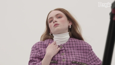 2022-04-29_-_People_-_Sadie_Sink_Says_She_Feels_Much_More_Comfortable_With_Herself_at_20_mp40191.jpg