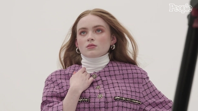 2022-04-29_-_People_-_Sadie_Sink_Says_She_Feels_Much_More_Comfortable_With_Herself_at_20_mp40193.jpg