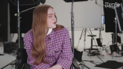 2022-04-29_-_People_-_Sadie_Sink_Says_She_Feels_Much_More_Comfortable_With_Herself_at_20_mp40211.jpg