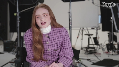 2022-04-29_-_People_-_Sadie_Sink_Says_She_Feels_Much_More_Comfortable_With_Herself_at_20_mp40212.jpg