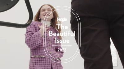 2022-04-29_-_People_-_Sadie_Sink_Says_She_Feels_Much_More_Comfortable_With_Herself_at_20_mp40282.jpg