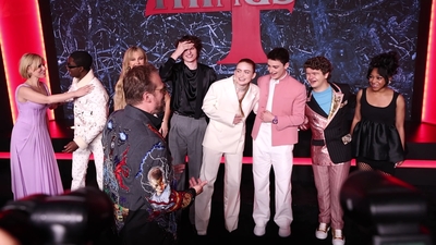 2022-05-14_-_Stranger_Things_Season_4_Premiere_NEW_1_mp44424.jpg
