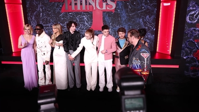 2022-05-14_-_Stranger_Things_Season_4_Premiere_NEW_1_mp44434.jpg