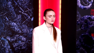 2022-05-14_-_Stranger_Things_Season_4_Premiere_NEW_2_mp44436.jpg