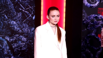 2022-05-14_-_Stranger_Things_Season_4_Premiere_NEW_2_mp44437.jpg
