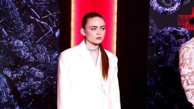 2022-05-14_-_Stranger_Things_Season_4_Premiere_NEW_2_mp44439.jpg