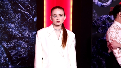 2022-05-14_-_Stranger_Things_Season_4_Premiere_NEW_2_mp44441.jpg
