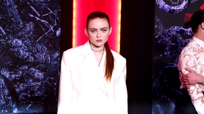 2022-05-14_-_Stranger_Things_Season_4_Premiere_NEW_2_mp44442.jpg