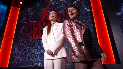 2022-05-14_-_Stranger_Things_Season_4_Premiere_NEW_3_mp44451.jpg