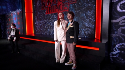 2022-05-14_-_Stranger_Things_Season_4_Premiere_NEW_3_mp44455.jpg