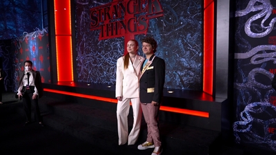 2022-05-14_-_Stranger_Things_Season_4_Premiere_NEW_3_mp44460.jpg