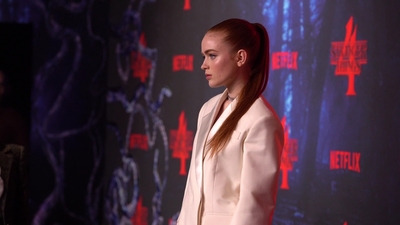 2022-05-14_-_Stranger_Things_Season_4_Premiere_NEW_4_mp44462.jpg