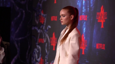 2022-05-14_-_Stranger_Things_Season_4_Premiere_NEW_4_mp44465.jpg