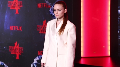 2022-05-14_-_Stranger_Things_Season_4_Premiere_NEW_6_mp44533.jpg