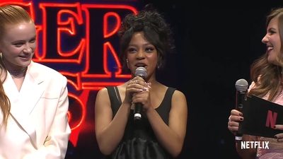 2022-05-14_-_Stranger_Things_Season_4_Premiere_video_1_mp40634.jpg