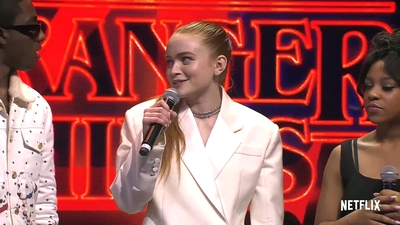 2022-05-14_-_Stranger_Things_Season_4_Premiere_video_1_mp40720.jpg