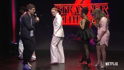 2022-05-14_-_Stranger_Things_Season_4_Premiere_video_1_mp40851.jpg